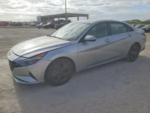 Hyundai Elantra 2.0L 4 2021