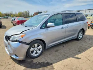 Toyota Sienna 3.5L 6 2015