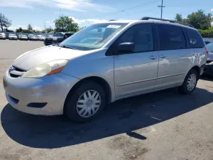Toyota Sienna 3.5L 6 2010