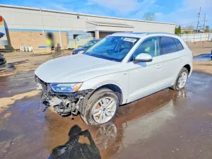 Audi Q5 2.0L 4 2022