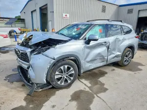 Toyota Highlander 3.5L 6 2021