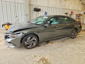 Hyundai Elantra 2.0L 4 2025
