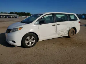 Toyota Sienna 3.5L 6 2016