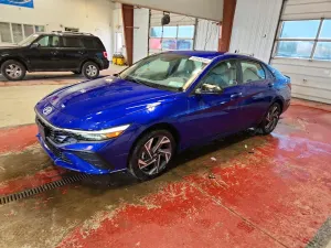 Hyundai Elantra 2.0L 4 2025