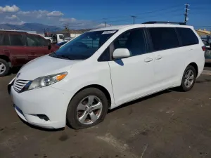 Toyota Sienna 3.5L 6 2017