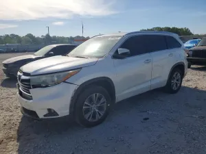 Toyota Highlander 3.5L 6 2015