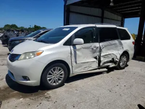 Toyota Sienna 3.5L 6 2015