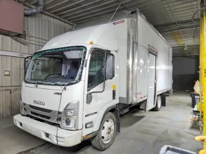 Isuzu NPR 6.6L 8 2024