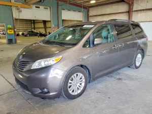 Toyota Sienna 3.5L 6 2016
