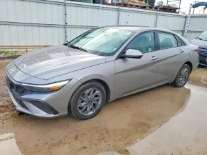 Hyundai Elantra 2.0L 4 2024