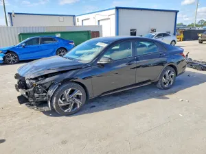 Hyundai Elantra 2.0L 4 2025