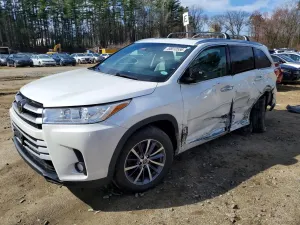 Toyota Highlander 3.5L 6 2017