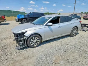 Nissan Altima 2.5L 4 2019