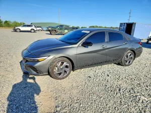 Hyundai Elantra 2.0L 4 2025