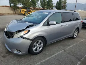 Toyota Sienna 3.5L 6 2011