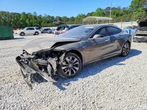 Tesla Model S 2015