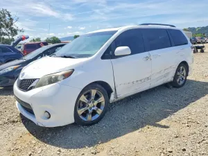 Toyota Sienna 3.5L 6 2011