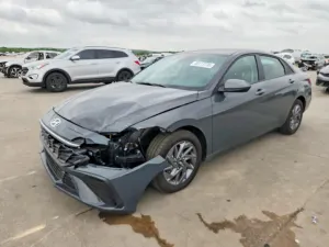 Hyundai Elantra 2.0L 4 2024