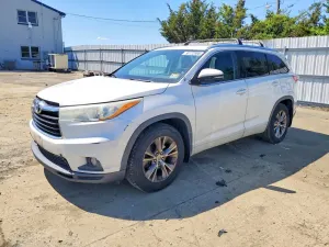 Toyota Highlander 3.5L 6 2015