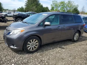 Toyota Sienna 3.5L 6 2015