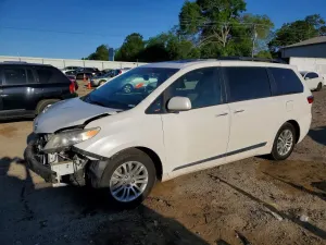 Toyota Sienna 3.5L 6 2015