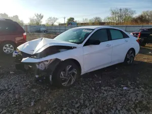 Hyundai Elantra 2.0L 4 2025
