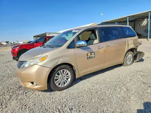Toyota Sienna 3.5L 6 2013