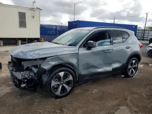 Volvo XC40 2.0L 4 2026