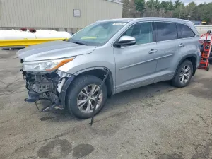 Toyota Highlander 3.5L 6 2015