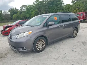 Toyota Sienna 3.5L 6 2017