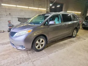 Toyota Sienna 3.5L 6 2012