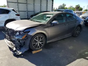 Toyota Camry 2.5L 4 2021