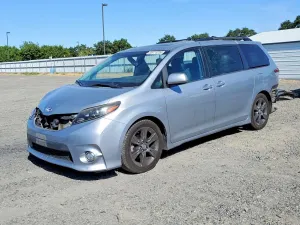Toyota Sienna 3.5L 6 2015