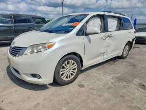 Toyota Sienna 3.5L 6 2015