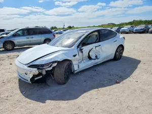 Tesla Model 3 2025