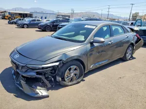 Hyundai Elantra 2.0L 4 2025