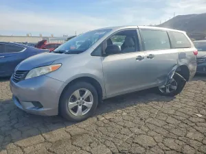 Toyota Sienna 3.5L 6 2017