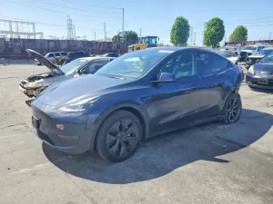 Tesla Model Y 2025