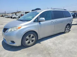 Toyota Sienna 3.5L 6 2012