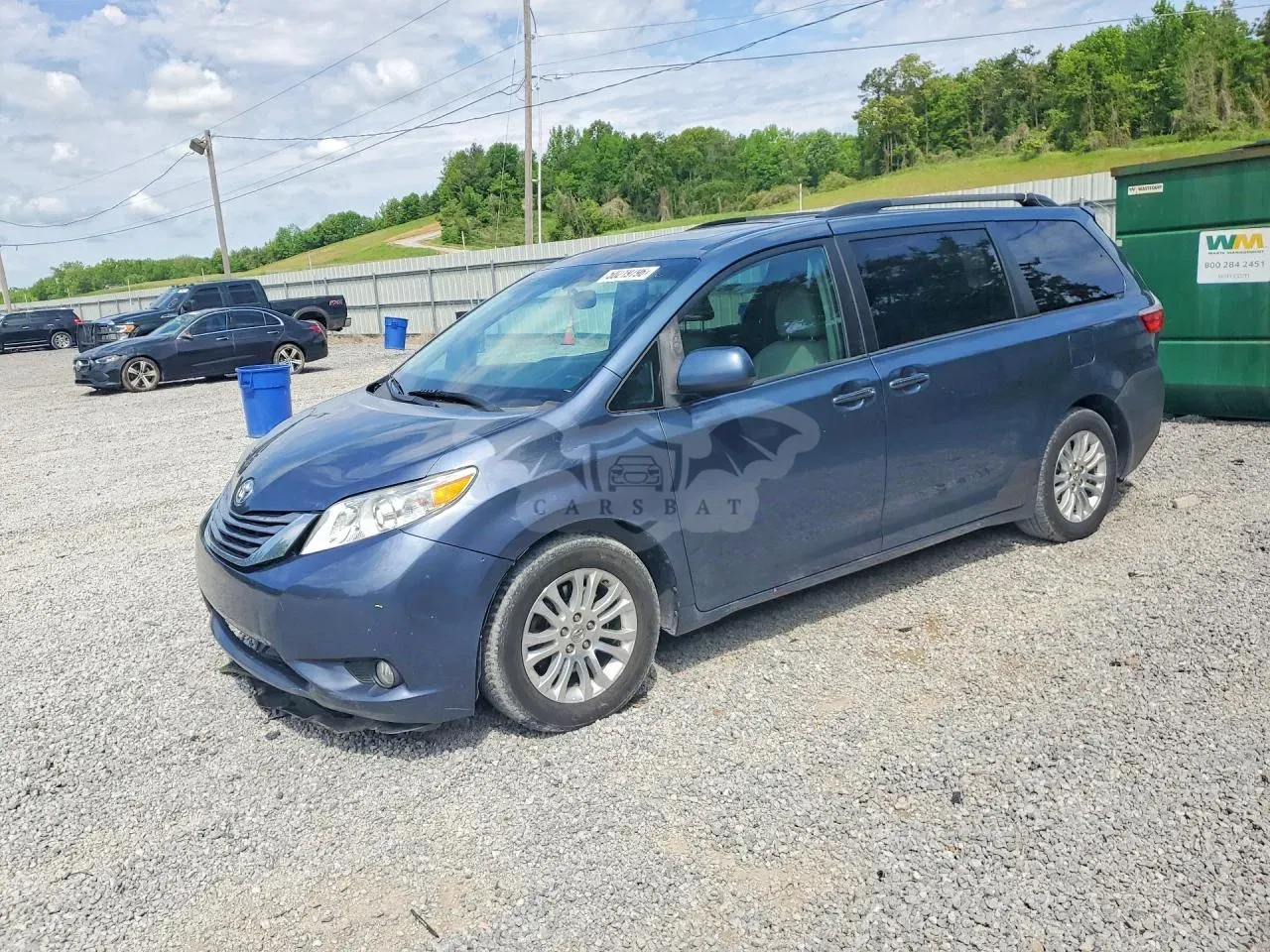 Toyota Sienna 3.5L 6 2016