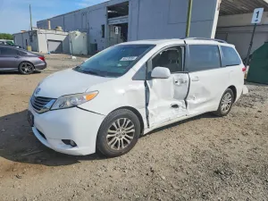 Toyota Sienna 3.5L 6 2014