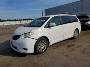 Toyota Sienna 3.5L 6 2012
