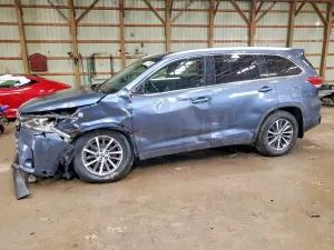 Toyota Highlander 3.5L 6 2017