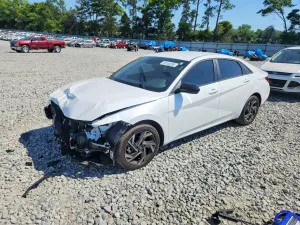 Hyundai Elantra 2.0L 4 2025