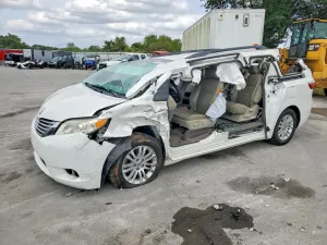 Toyota Sienna 3.5L 6 2016