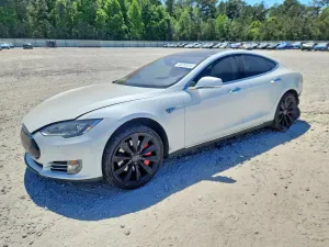 Tesla Model S 2015