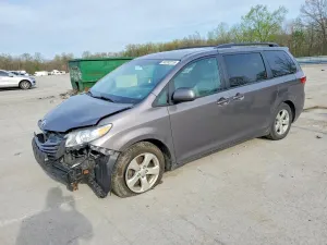 Toyota Sienna 3.5L 6 2015