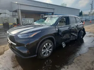 Toyota Highlander 3.5L 6 2021