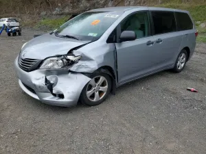 Toyota Sienna 3.5L 6 2015