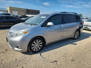 Toyota Sienna 3.5L 6 2013